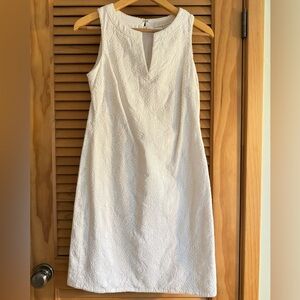White sleeveless tunic dress